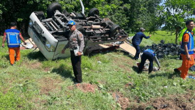 Polisi olah TKP kecelakaan lalu lintas