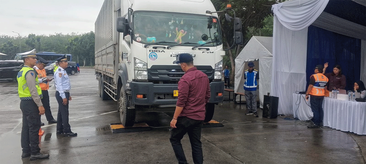 Truk Kelebihan Muatan di Tol Medan-Tebing Tinggi Ditertibkan 1 Penertiban truk kelebihan muatan
