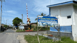 Ancam Keselamatan Warga, Palang Pintu Kereta Api Rusak Berbulan-bulan, Pengendara di Jalur Wisata Sergai Kerap Terkecoh
