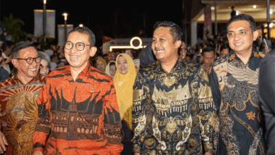 Bukittinggi Penyelamat Republik Indonesia, Wagub Vasko Usulkan Sumbar Jadi Daerah Istimewa 8 Menteri Kebudayaan Fadli Zon bersama Wagub Sumbar, Vasko Ruseimy. (Biro Adpim)
