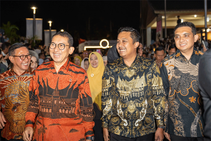 Menteri Kebudayaan Fadli Zon bersama Wagub Sumbar, Vasko Ruseimy. (Biro Adpim)