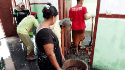 Bocah Empat Tahun Main Korek Api, Sebuah Rumah Terbakar di Jember 8 Kondisi bagian dalam rumah Abd Rohman, warga Dusun Jeni, Desa Kepanjen, Kecamatan Gumukmas, Jember, Jawa Timur, usai terbakar. (Foto: Istimewa)