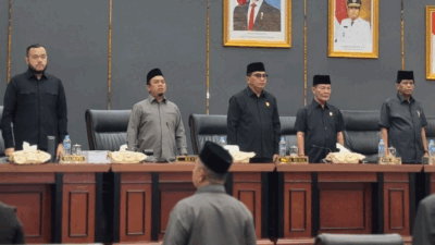 Rapat paripurna DPRD Padang