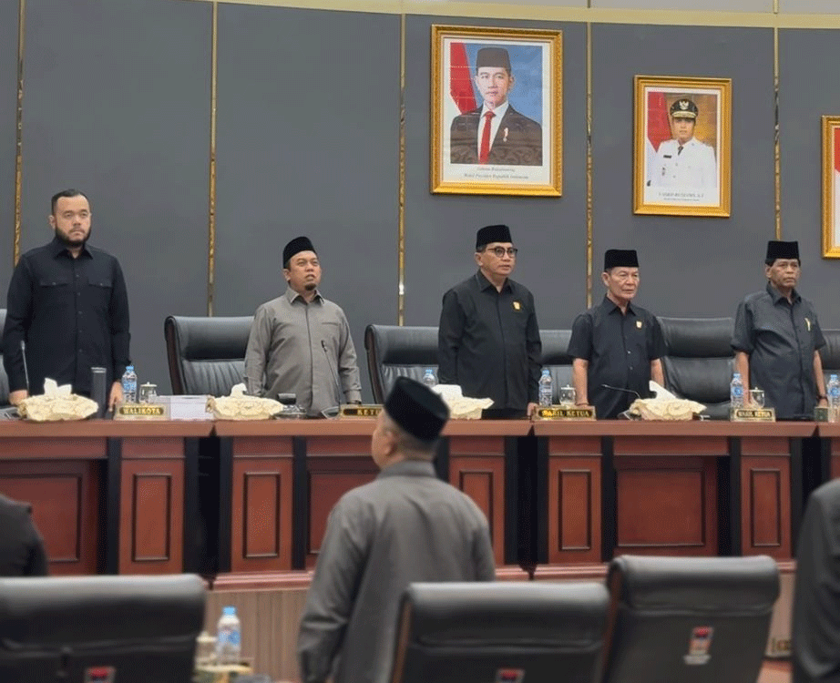 Rapat paripurna DPRD Padang