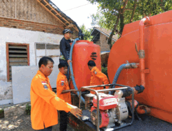 Kekeringan Mulai Dirasakan Warga Pakusari, BPBD Jember Salurkan Liter Air Bersih
