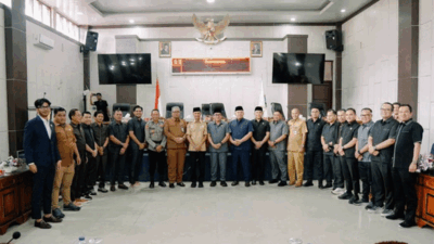 Foto bersama usai rapat paripurna DPRD
