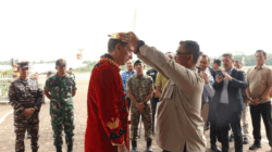 Wali Kota Gunungsitoli Bersama Forkopimda Sambut Duta Besar Prancis di Bandara Binaka