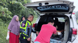 Pengendara Motor Tewas Usai Tabrak Pembatas Jalan di Jalur Dua Sungai Rumbai 2 Evakuasi korbvan kecelakaan di lintas Sumatera.