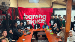 Tuntas di 31 Kecamatan, Anak-anak Muda Bareng Rakyat Bakal Masuk ke Desa-desa 2 Para penggawa Bareng Rakyat, organisasi generasi muda Jember dalam agenda kongkow dan diskusi santai di salah satu rumah makan di Sumbersari, Jember, Jawa Timur, Senin (20/7/2026) malam. (Foto: Istimewa)