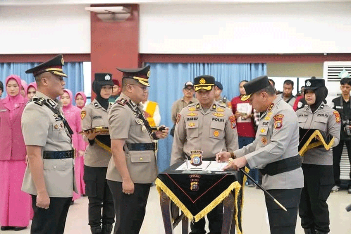 Kapolda Riau Pimpin Sertijab Pejabat Utama dan kapolres jajaran