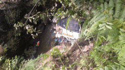 Truk yang masuk jurang