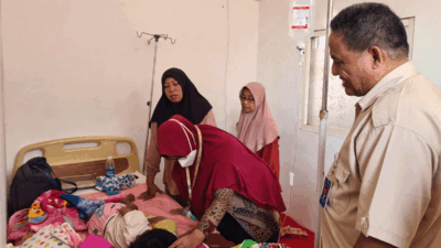 Belasan Penerima MBG di Jember Alami Gangguan Kesehatan, Satgas Turun Selidiki Dugaan Keracunan 8 Salah satu penerima MBG yang masih menjalani perawatan di Puskesmas Sukorejo di Kecamatan Bangsalsari, Jember, Jawa Timur, Kamis (16/7/2026). Siswa SD tersebut menjalani perawatan medis setelah menyantap menu MBG, Selasa (14/7/2026). (Foto: M. Yunus)