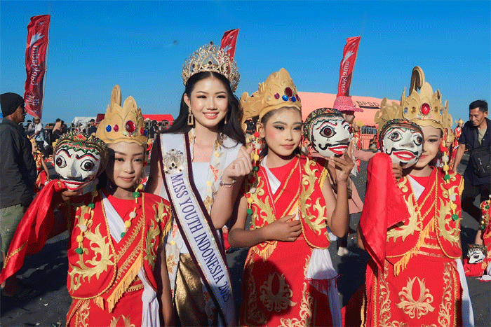 Miss Youth Indonesia 2025 Promosikan Wisata dan Budaya Jatim lewat Festival Segoro Topeng Kaliwungu