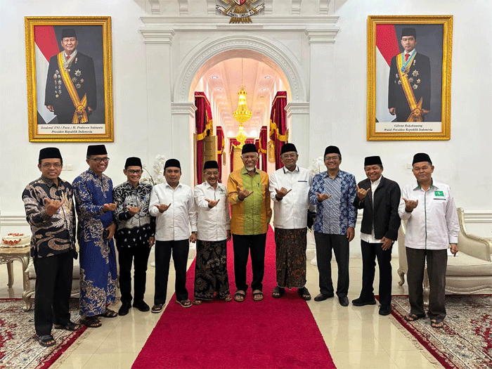 Tim Survei Datang ke Padang, Sumbar Siap Jadi Tuan Rumah Muktamar PBNU 1 Foto bersama usai pertemuan. (Biro Adpim)