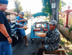 Program Jumat Berkah, Anggota DPR dan DPRD Jember dari NasDem Bagikan Ratusan Nasi Kotak