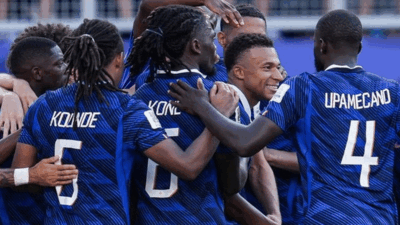 Pemain Prancis selebrasi usai cetak gol.
