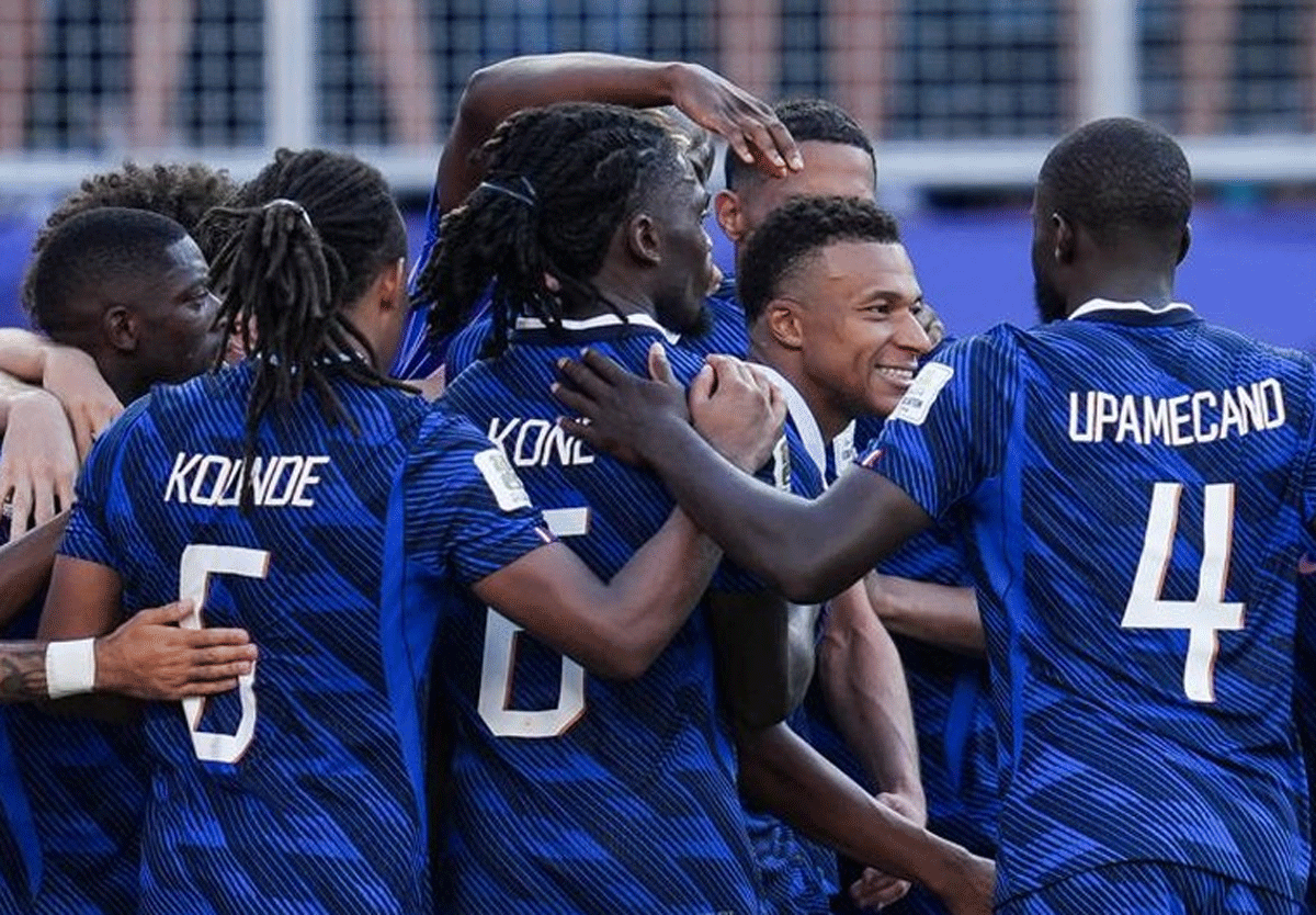 Pemain Prancis selebrasi usai cetak gol.