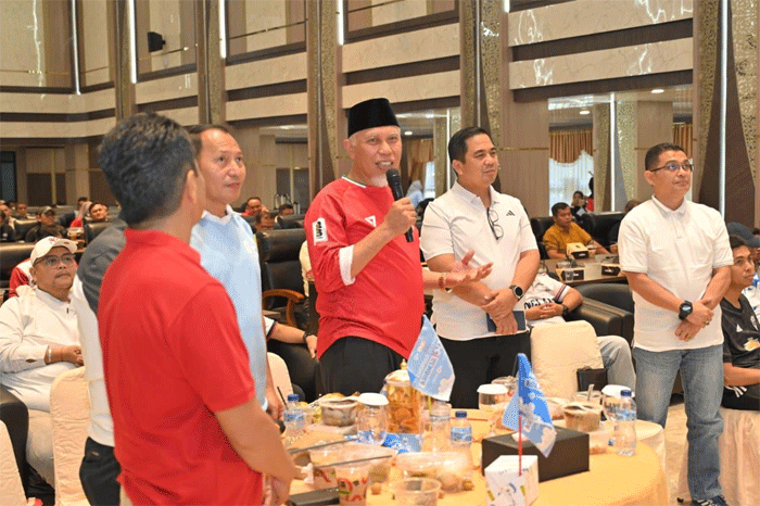 Nonton Final Piala Dunia, Warga Bisa Pulang Bawa Motor 1 Gubernur Mahyeldi undang pecinta bola nonton bareng. (Biro Adpim)