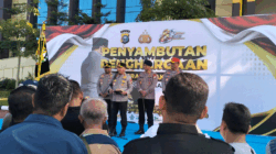 Bawa Pulang Tanda Kehormatan Nugraha Sakanti dari Presiden, Kapolda Riau Disambut Antusias Personel dan Masyarakat