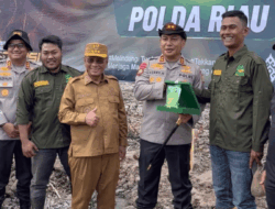 Hari Mangrove Sedunia, Yayasan Generasi Hijau Beri Penghargaan kepada Kapolda Riau