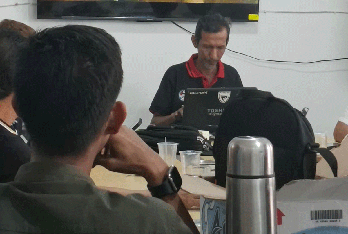 Aspon Dedi berikan keterangan pers.