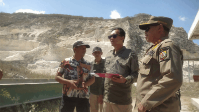 Satgas ITR Kabupaten Jember saat menggelar sidak di kawasan tambang Gunung Sadeng, Kecamatan Puger. (Foto: Istimewa)