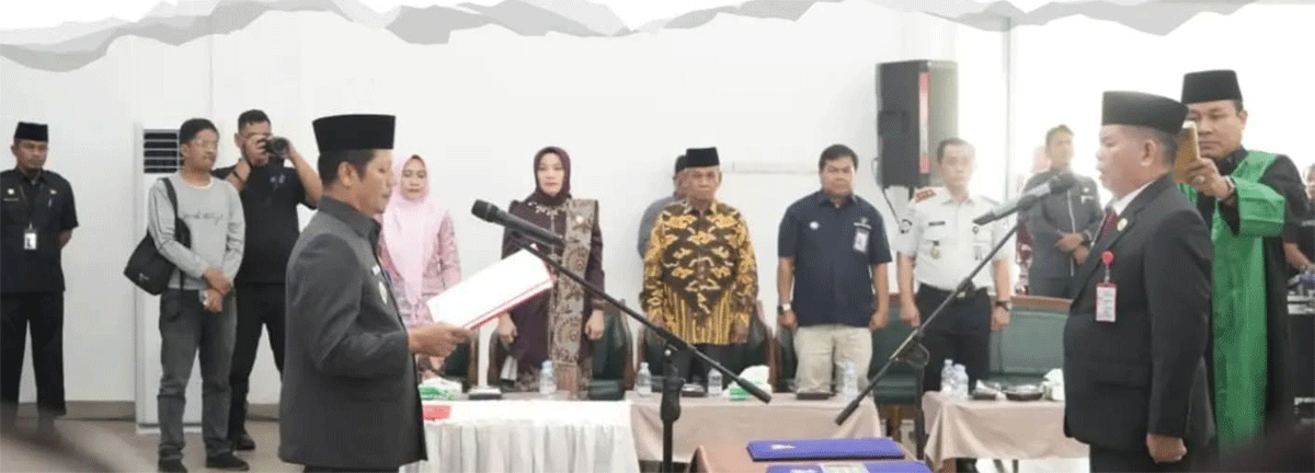 Dilantik Jadi Pj Sekda Kuansing, Muradi Langsung Teken Pakta Integritas dan Siap Jalankan Amanah 1 Pelantikan Pj Sekda Kuansing oleh Plt Bupati Muklisin di Pendopo Rumah Dinas Bupati, Kamis (30/7/2026).