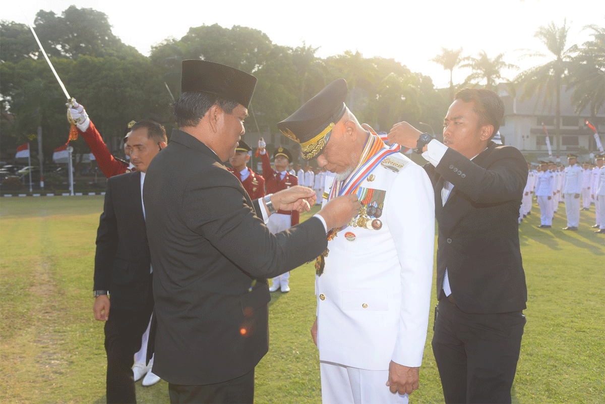 Gubernur Mahyeldi Raih Penghargaan Kartika Pamong Praja Madya dari Institut Pemerintahan Dalam Negeri 1 Gubernur Mahyeldi Raih Penghargaan Kartika Pamong Praja Madya dari Insitut Pemerintahan Dalam Negeri