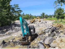 Gerak Cepat! Tiga Alat Berat Diterjunkan Semalam, Sungai Penyebab Banjir di Padang Dinormalisasi