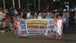 Bupati Dedy Putra Buka Street Parade Night 2026, Ribuan Warga Padati Pusat Kota Bungo 2 Bupati Bungo Dedy Putra membuka Street Parade Night 2026 yang diikuti 36 tim. Ribuan warga memadati lokasi untuk menyaksikan atraksi marching art yang spektakuler.