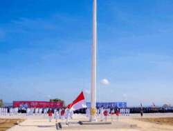 Bendera Merah Putih 1 Kilometer Terbentang di Pantai Katembe, Bupati Buton Tengah Pimpin Upacara HUT RI ke-81