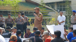Bupati Indragiri Hilir H. Herman, bersama unsur Forum Koordinasi Pimpinan Daerah (Forkopimda) menerima dan menyambut baik aspirasi yang disampaikan Aliansi Mahasiswa Bersama Rakyat (AMBAR) dalam aksi di Kantor Bupati Indragiri Hilir, Senin (10/8/2026).