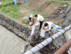 Tanpa Banyak Cakap, Seorang Pengusaha Tebar Seribuan Benih Ikan di Sungai Rampah, Warga Beri Apresiasi Luar Biasa