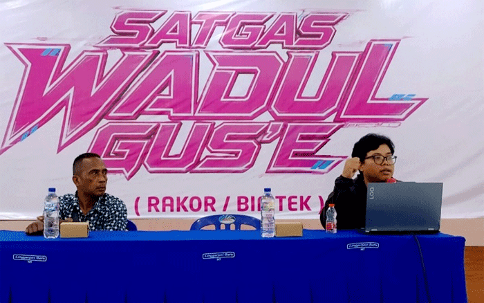 Bikin Bangga! Penyuluh Pertanian Jember Masuk Nominasi Nasional Ajang Svarna Bhumi Award 2026 1 Joko Pramono (kiri) saat dihadirkan dalam kegiatan paparan inovasi pertanian yang dijalankannya di Gedung Jember Nusantara, Jumat (14/8/2026). (Foto: Mahrus)
