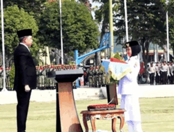 Veteran Duduk di Tenda VIP, Pejabat Jember Berdiri di Bawah Terik Matahari Saat Upacara HUT RI