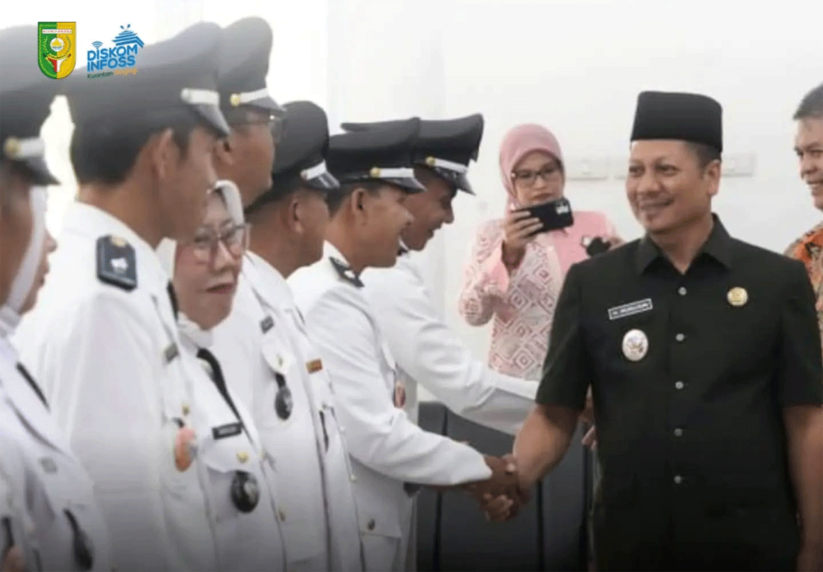 Muklisin Warning 22 Pj Kades di Kuansing: Jangan Cuma Duduk di Kantor! 1 Plt Bupat Kuansing beri selamat pada Pj Kepala Desa yang dilantik.
