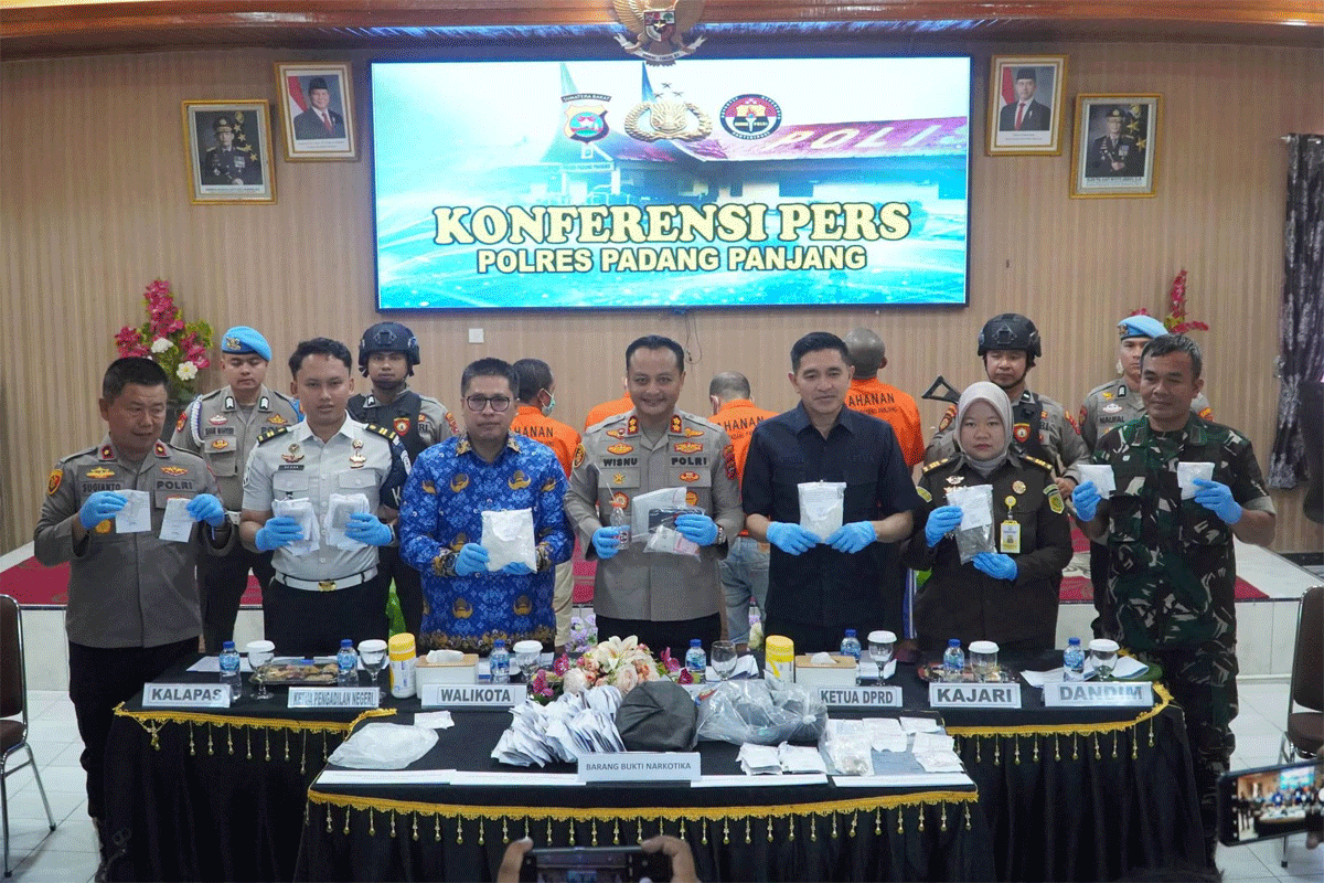 Wali Kota Hendri Arnis Apresiasi Polres Padang Panjang Ungkap Empat Kasus Narkotika 1 Jumpa pers Polres Padang Panjang. (Kominfo)
