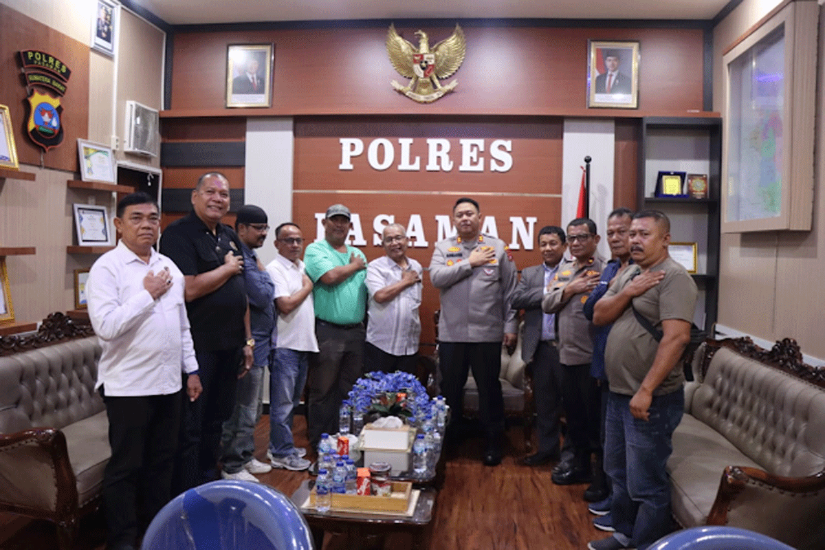 Kapolres Pasaman Buka Pintu untuk Kritik Wartawan, Pesannya Jadi Sorotan 1 Kapolres Pasaman Terima Silaturahmi Insan Pers, Perkuat Sinergi dengan Media