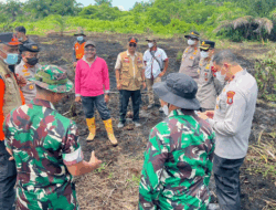 Cegah Karhutla Meluas, Wakapolda Riau dan Irdam XIX/TT Pantau Pemadaman  Kebakaran Lahan di Pasir Limau Kapas