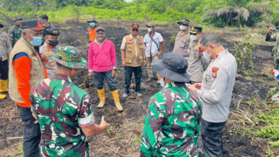 Cegah Karhutla Meluas, Wakapolda Riau dan Irdam XIX/TT Pantau Pemadaman  Kebakaran Lahan di Pasir Limau Kapas