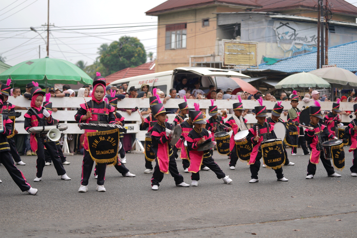 Meriah Banget! Pawai Pembangunan HUT RI ke-81 Bikin Jalanan Kota Muara Bungo Dipenuhi Warga 1 Peserta pawai pembangunan yang diadakan Pemkab Bungo. { bungokab.go.id)