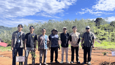 Foto bersama di sela kegiatan