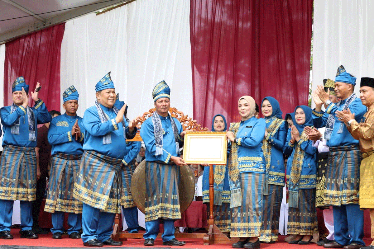 Pacu Jalur 2026 Resmi Dibuka, Ribuan Warga Tumpah Ruah di Tepian Narosa Kuansing 1 Wakapolda Riau hadiri pembukaan Festival Pacu Jalur 2026 di Kuansing. (Humas Polda Riau)