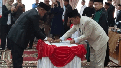Gantikan Asmar Lambau, Sarfizul Dilantik Jadi Anggota DPRD Kabupaten Padang Pariaman