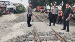 Petugas di lokasi kejadian