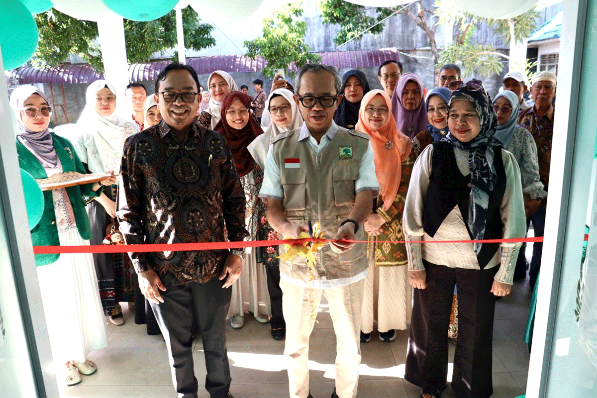 Hadirkan Layanan Lengkap, Rektor Universitas Andalas Resmikan Klinik Pratama Pondok 1 Rektor Universitas Andalas, Dr. Eva Yonnedi, Sabtu (8/8/2026) resmikan Resmikan Klinik Pratama Pondok.