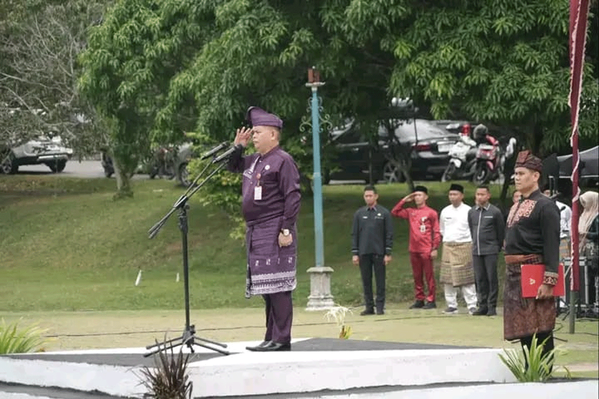 HUT ke-69 Riau Diperingati di Kuansing, Pj Sekda: Keberagaman Jadi Kekuatan Pembangunan 1 Sekda Kuansing pimpin upacara peringatan HUT Riau ke-69.