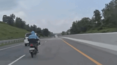 Pemotor masuk tol Pekanbaru-Dumai. (riau.go.id)