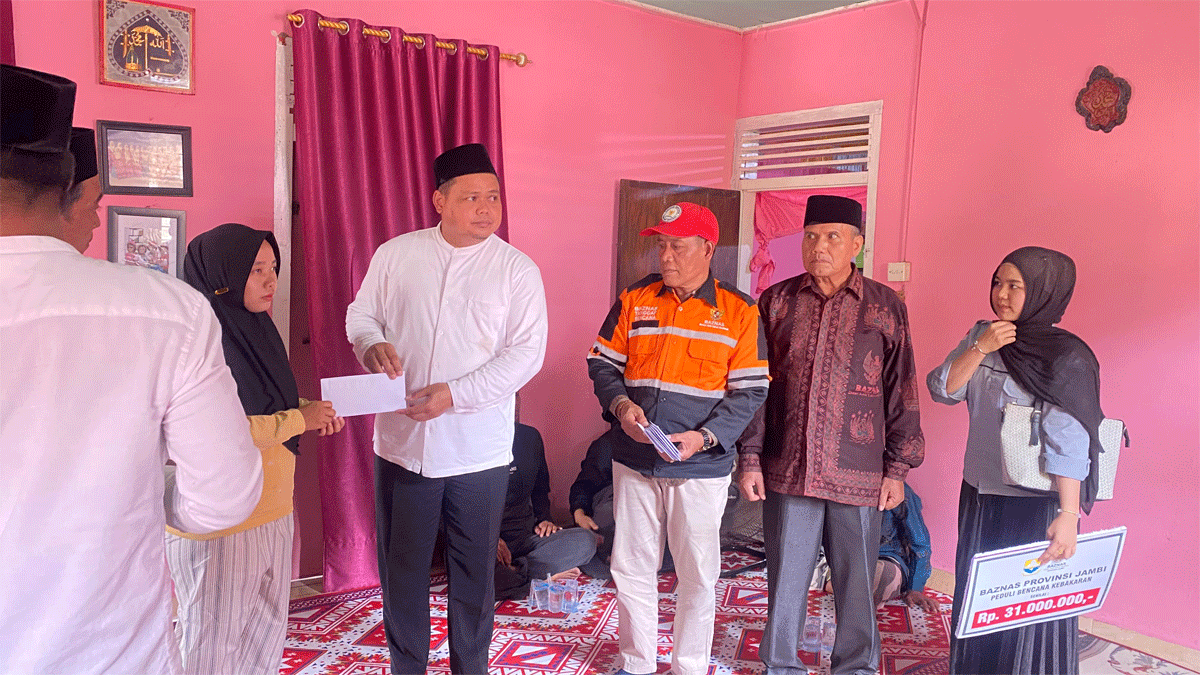 Wakil Bupati Bungo Antar Bantuan Baznas Jambi untuk Korban Kebakaran di Dusun Buat. (bungokab.go.id)