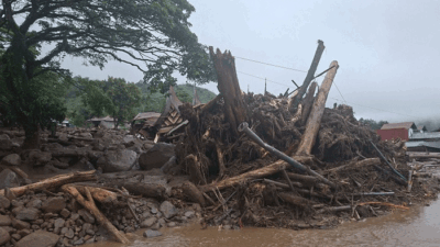 Batu, Kayu dan Lumpur Menumpuk, Komplek Perkantoran Pemkab Solok di Arosuka Rusak Berat 8 Material longsor di Arosuka